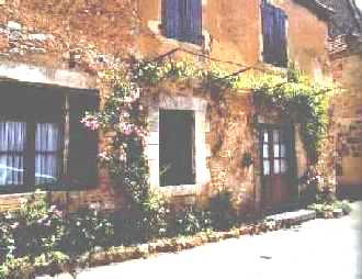 Vue ext�rieure de la maison - cot� place